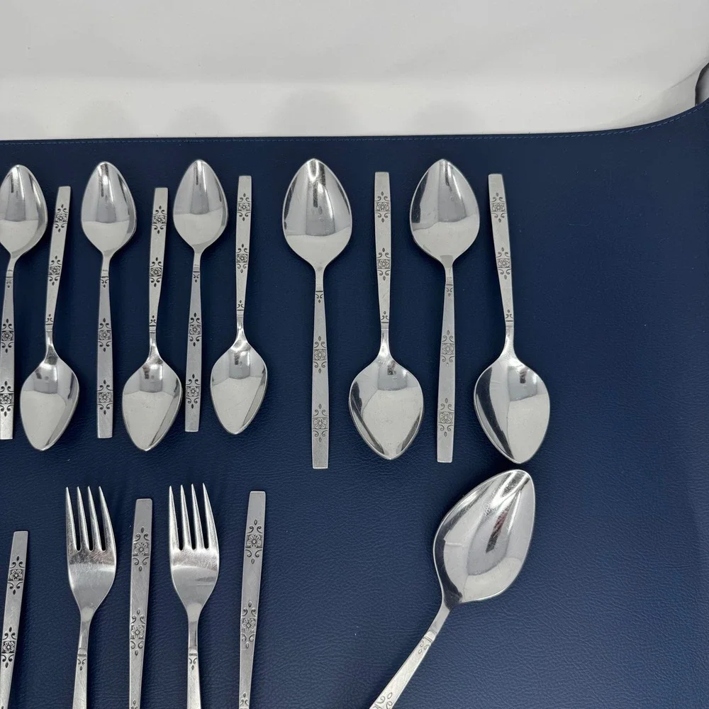 Vintage Oneida Profile Orlando 4 Place Settings 25 pc Floral Etched Flatware